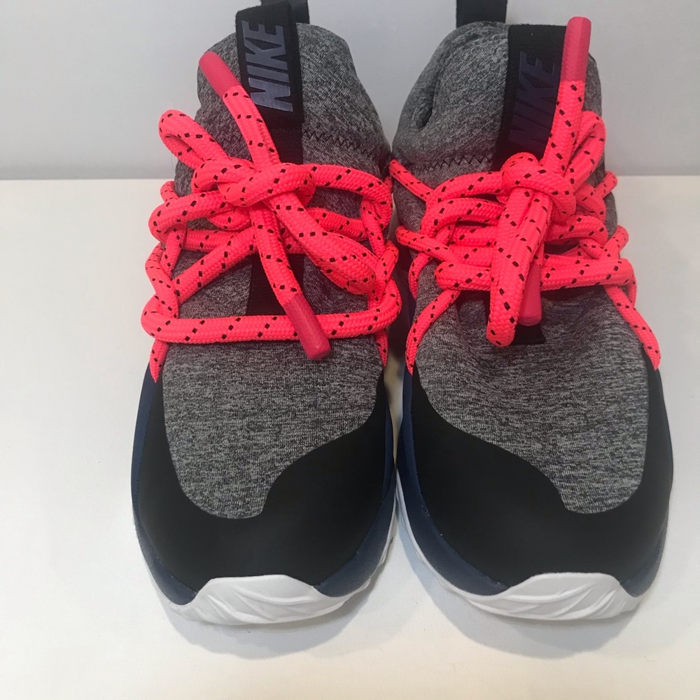 Nike Women’s City Loop Shoe Size 8.5 $110